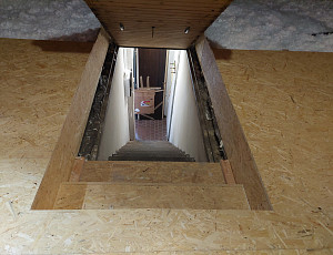 Zateplení stropu bungalovu pomocí foukané izolace